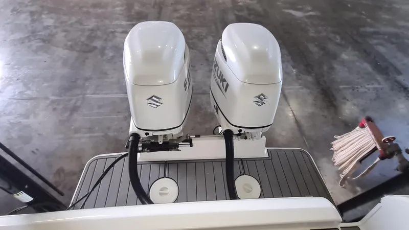 Slide: The Image of Twin Suzuki outboard motors on a 2021 Clearwater 2800 CC boat, viewed from above. - 27