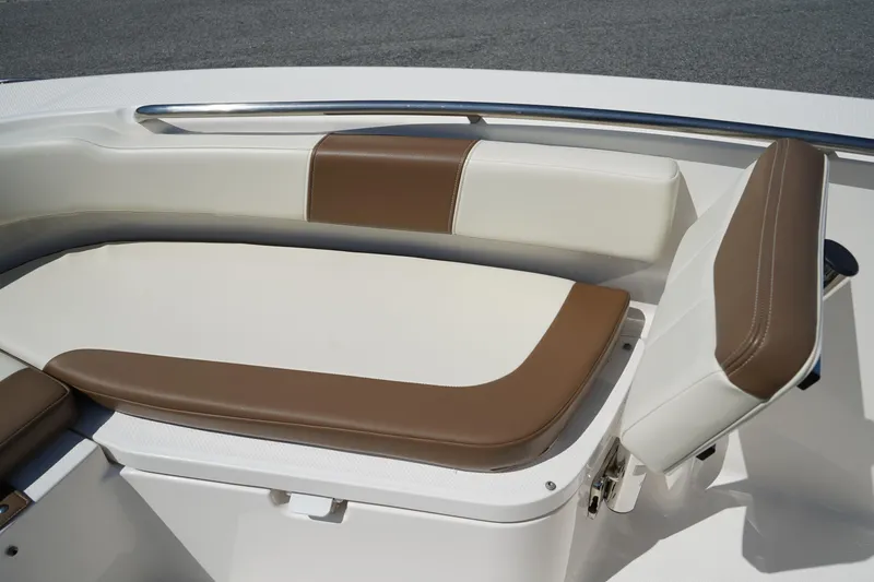 Slide: The Image of 2017 Robalo R200ES boat seating with brown and white cushions. - 25