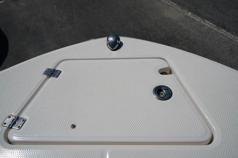Slide: The Image of 2017 Robalo R200ES boat deck with hatch and cleat. - 29