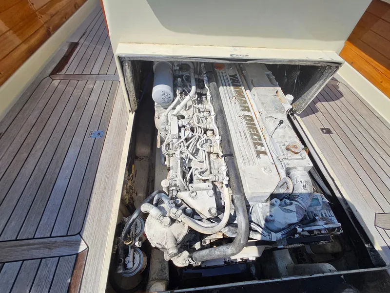 Slide: The Image of Engine compartment of a 1989 Boca Grande 26 boat, showcasing a diesel engine. - 28