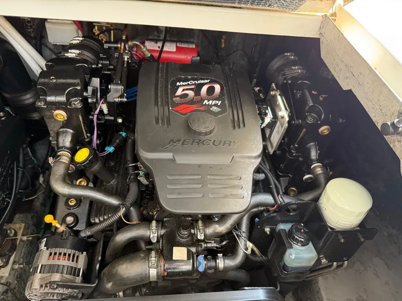Slide: The Image of Engine compartment of a 2004 Sea Ray 290 Amberjack with MerCruiser 5.0 MPI engine. - 32