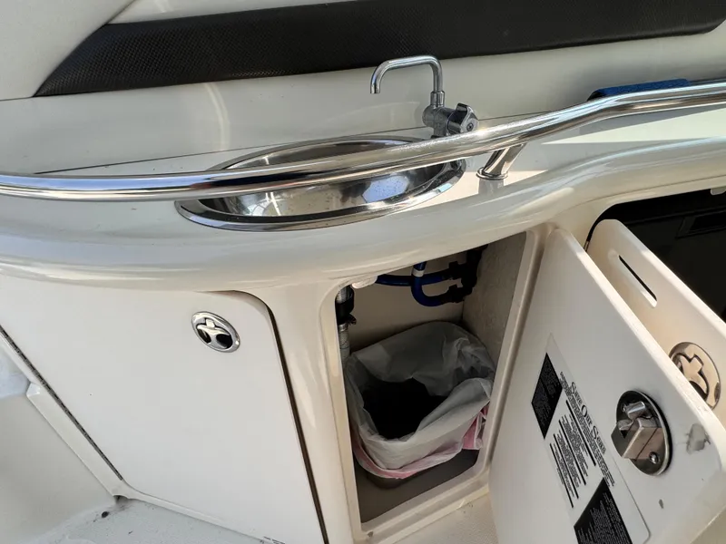 Slide: The Image of Sea Ray 420 Sundancer 2003 - 18