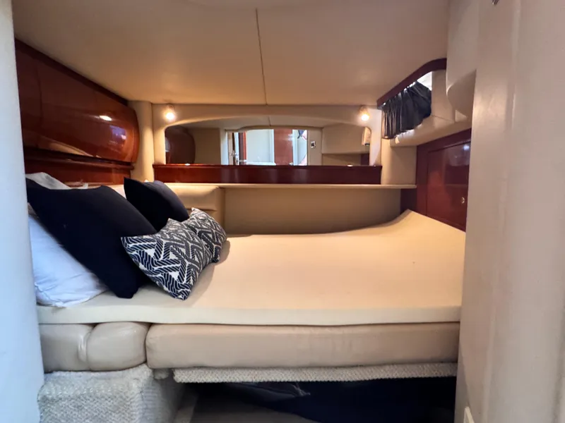 Slide: The Image of Sea Ray 420 Sundancer 2003 - 23