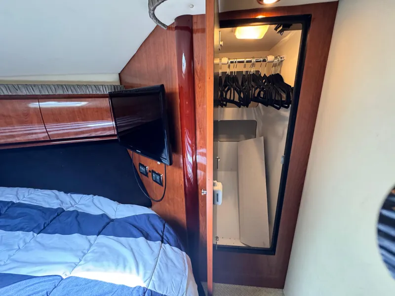 Slide: The Image of Sea Ray 420 Sundancer 2003 - 40