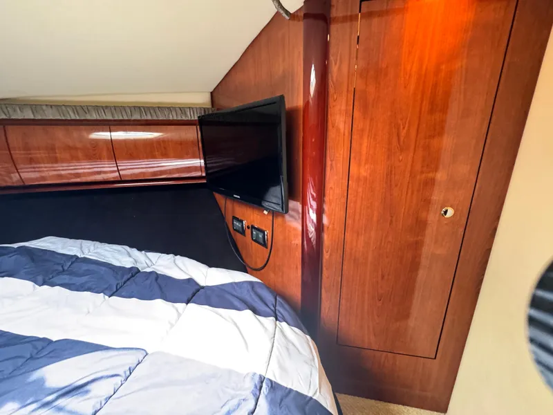 Slide: The Image of Sea Ray 420 Sundancer 2003 - 41