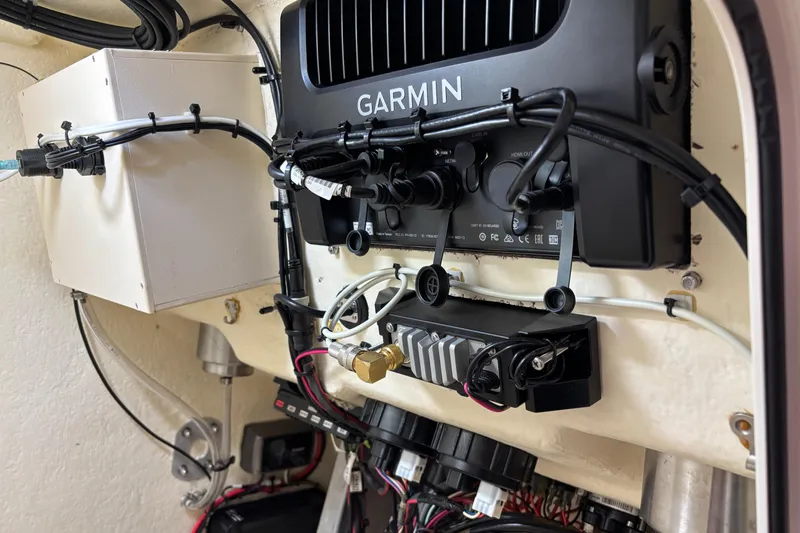 Slide: The Image of Electrical setup in a 2012 Parker 21 Special Edition with Garmin equipment. - 47