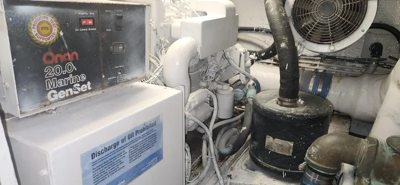 Slide: The Image of Hatteras 65 Convertible 1987 - 125