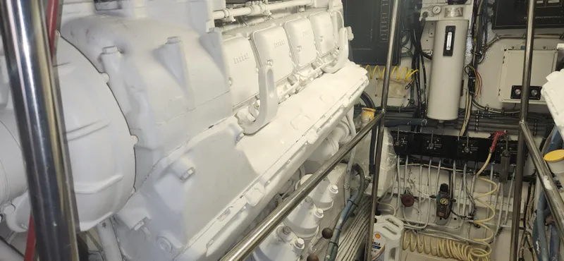 Slide: The Image of Hatteras 65 Convertible 1987 - 126