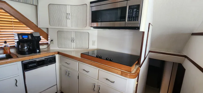 Slide: The Image of Hatteras 65 Convertible 1987 - 73