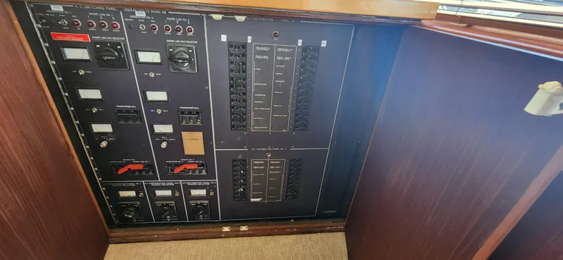 Slide: The Image of Hatteras 65 Convertible 1987 - 77