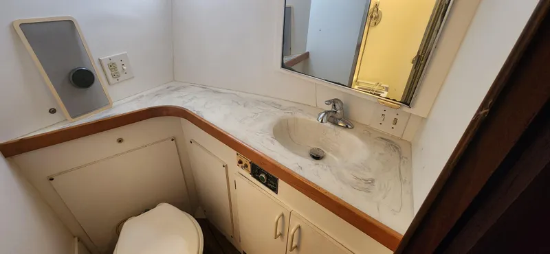 Slide: The Image of Hatteras 65 Convertible 1987 - 85