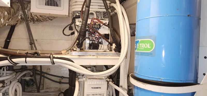 Slide: The Image of Hatteras 65 Convertible 1987 - 87