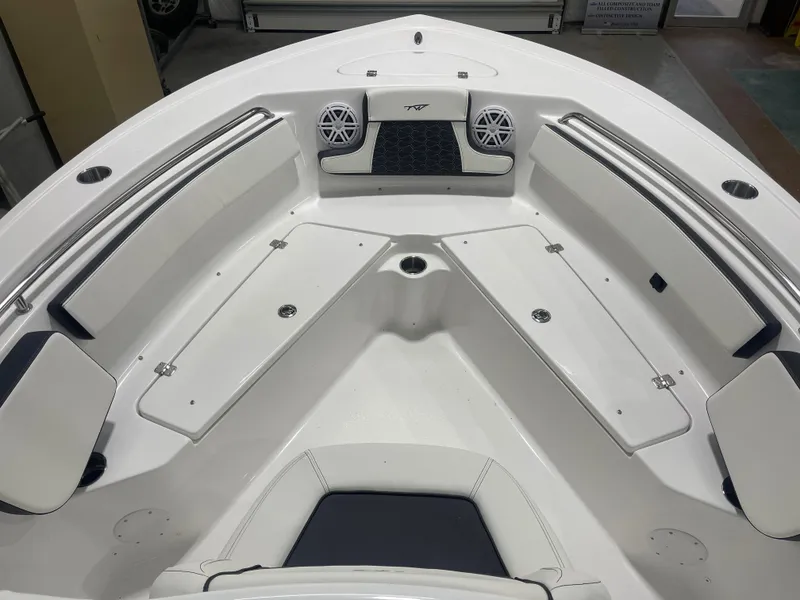 Slide: The Image of Tidewater 210 LXF 2025 - 27