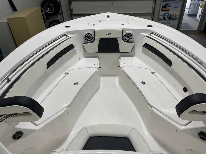 Slide: The Image of Tidewater 220 LXF 2025 - 28