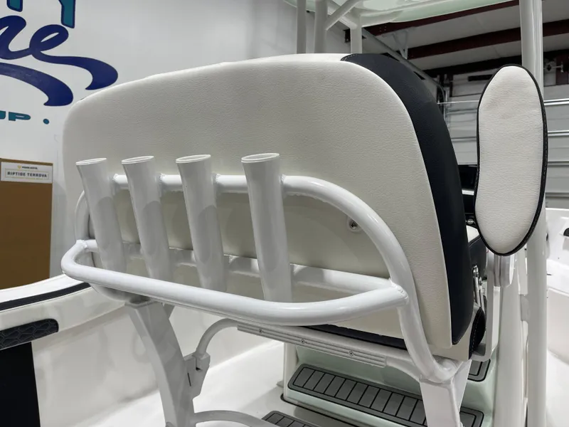 Slide: The Image of Tidewater 220 LXF 2025 - 31