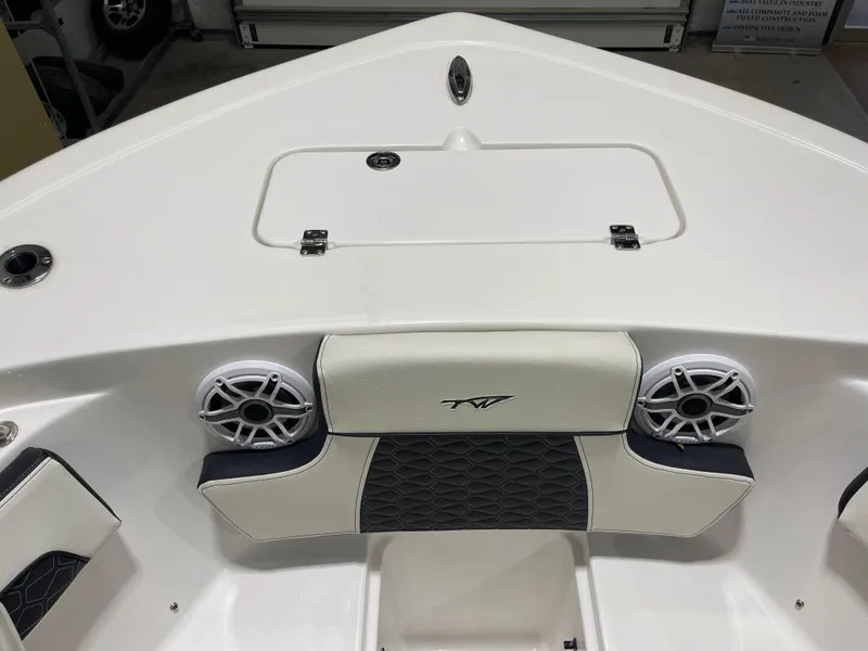 Slide: The Image of Tidewater 220 LXF 2025 - 32