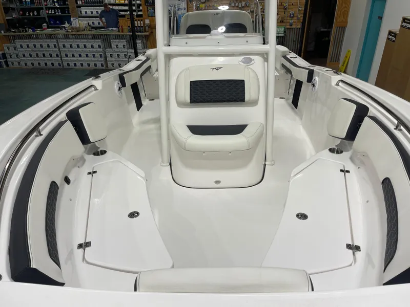 Slide: The Image of Tidewater 220 LXF 2025 - 35