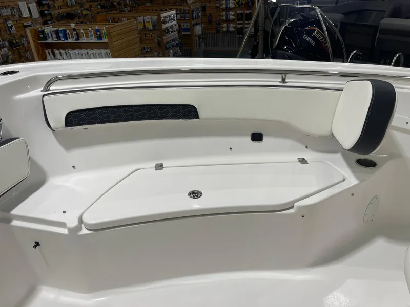 Slide: The Image of Tidewater 220 LXF 2025 - 36