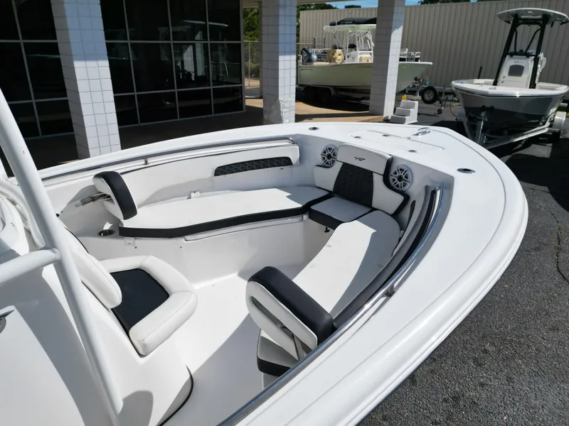 Slide: The Image of Tidewater 220 LXF 2025 - 47