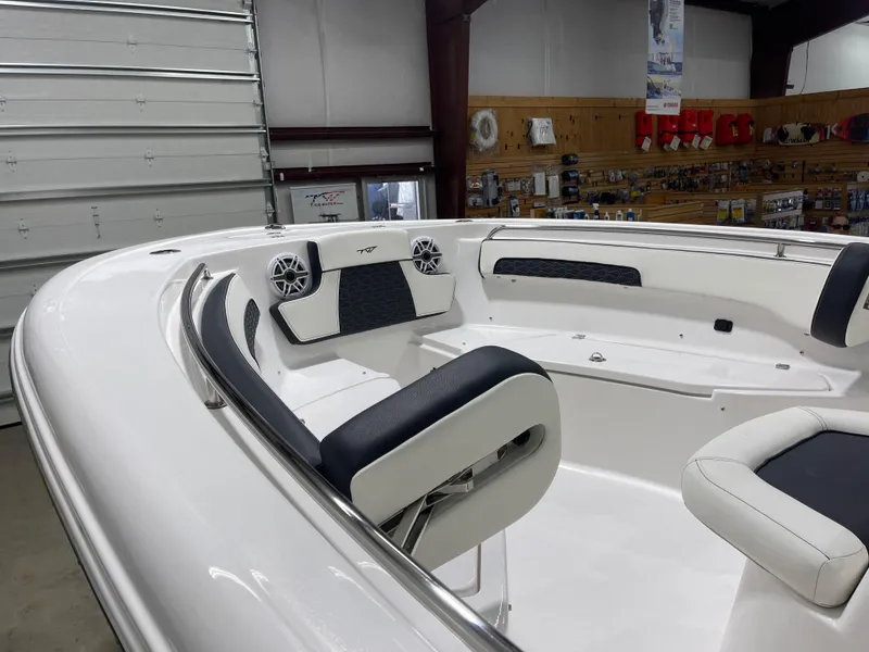 Slide: The Image of Tidewater 220 LXF 2025 - 7