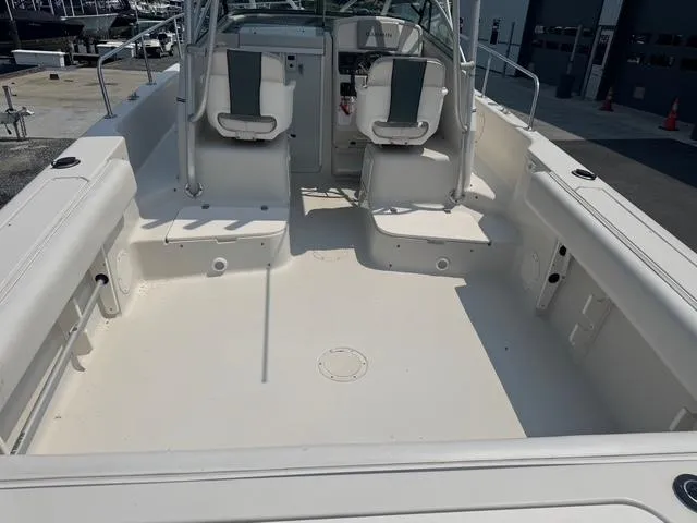 Slide: The Image of 1995 Pro-Line 231 WA boat interior with seating and steering console. - 13