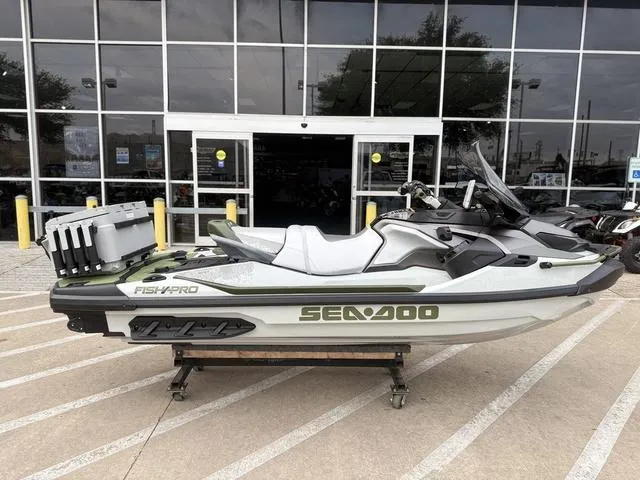 Slide: The Image of Sea-Doo FISH PRO 2025 - 3