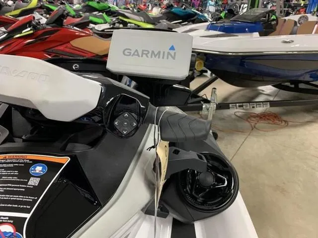 Slide: The Image of Sea-Doo FishPro Sport 170 2025 - 11