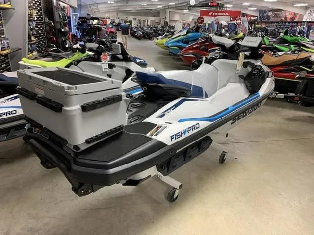 Slide: The Image of Sea-Doo FishPro Sport 170 2025 - 7