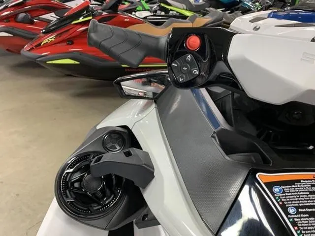 Slide: The Image of Sea-Doo FishPro Sport 170 2025 - 9