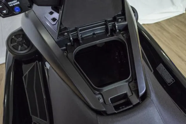 Slide: The Image of Yamaha FX Cruiser SVHO 2025 - 11