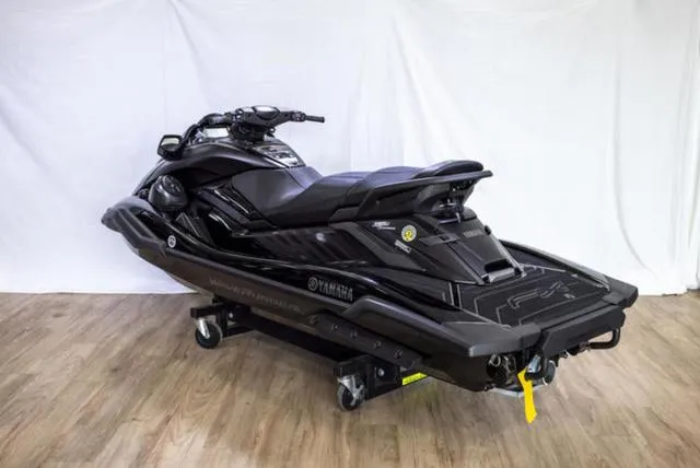 Slide: The Image of Yamaha FX Cruiser SVHO 2025 - 6