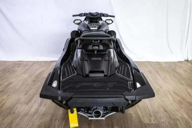 Slide: The Image of Yamaha FX Cruiser SVHO 2025 - 7