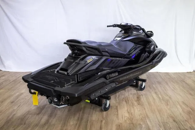 Slide: The Image of Yamaha FX Cruiser SVHO 2025 - 8