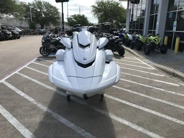 Slide: The Image of Yamaha FX Cruiser SVHO 2025 - 10