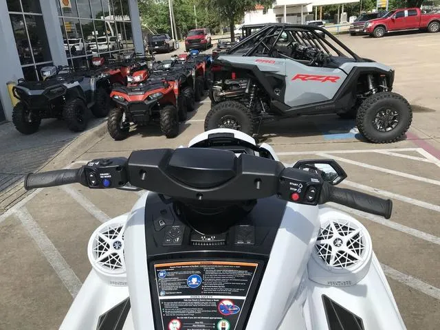 Slide: The Image of Yamaha FX Cruiser SVHO 2025 - 14