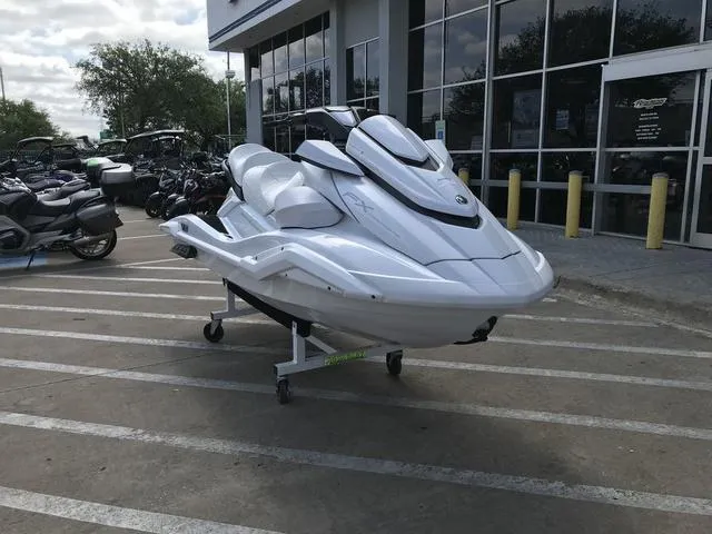 Slide: The Image of Yamaha FX Cruiser SVHO 2025 - 3