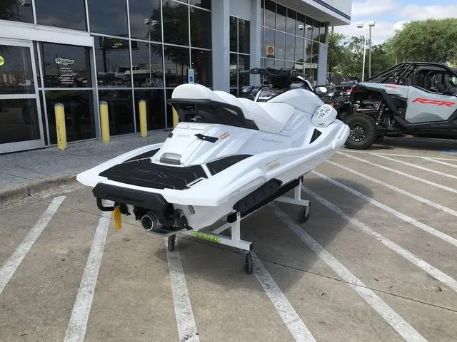 Slide: The Image of Yamaha FX Cruiser SVHO 2025 - 5