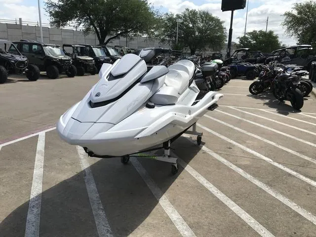 Slide: The Image of Yamaha FX Cruiser SVHO 2025 - 9