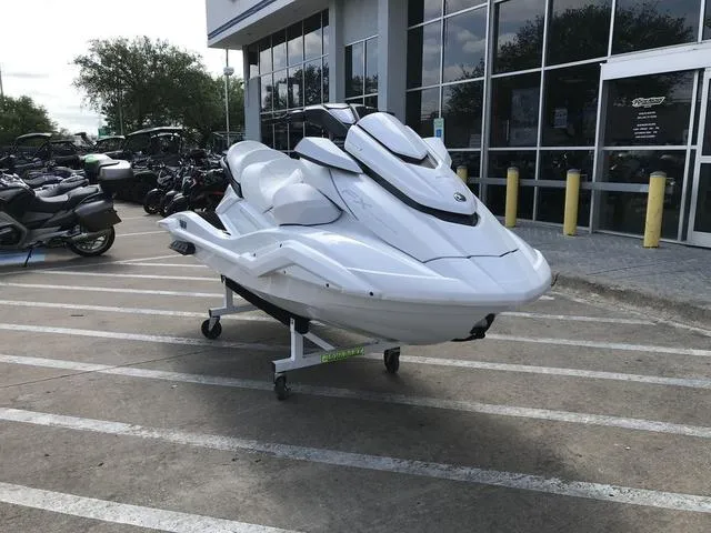 Slide: The Image of Yamaha FX Cruiser SVHO 2025 - 2