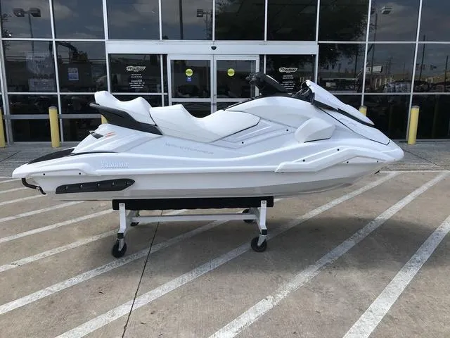 Slide: The Image of Yamaha FX Cruiser SVHO 2025 - 3