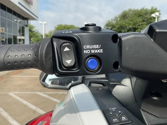 Slide: The Image of Yamaha VX Limited 2025 - 19