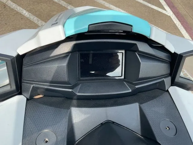 Slide: The Image of Yamaha VX Limited 2025 - 20