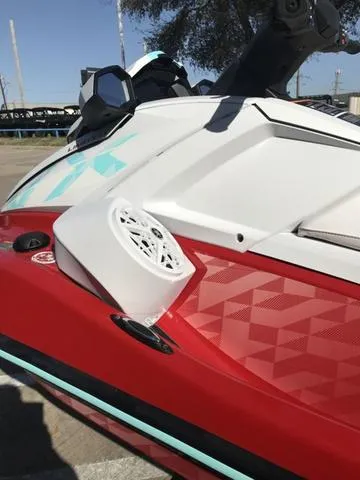 Slide: The Image of Yamaha VX Limited 2025 - 9