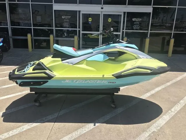 Slide: The Image of Yamaha JetBlaster PRO 2-Up 2025 - 4