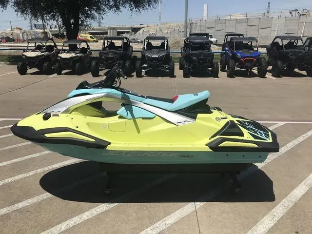 Slide: The Image of Yamaha JetBlaster PRO 2-Up 2025 - 8