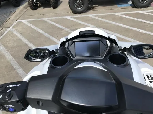 Slide: The Image of Yamaha FX Cruiser SVHO 2025 - 12