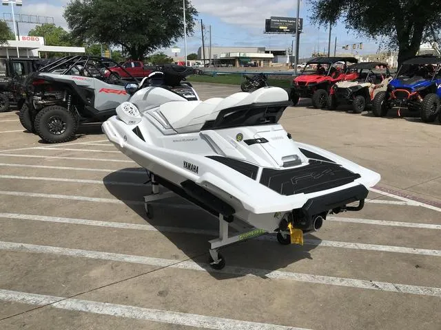 Slide: The Image of Yamaha FX Cruiser SVHO 2025 - 6