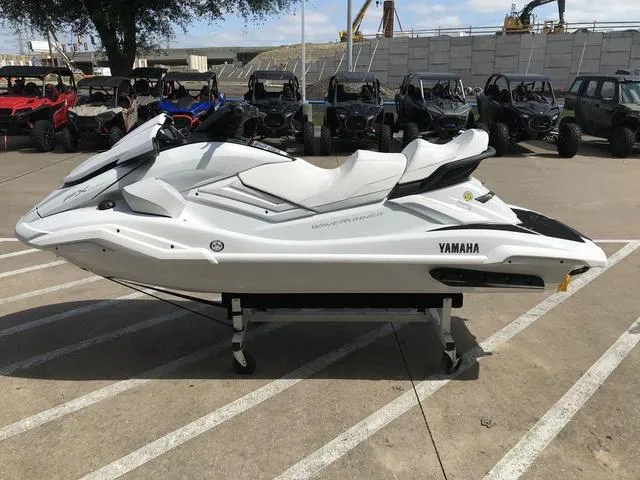 Slide: The Image of Yamaha FX Cruiser SVHO 2025 - 7