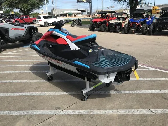 Slide: The Image of Yamaha JetBlaster DLX 3-Up 2025 - 6