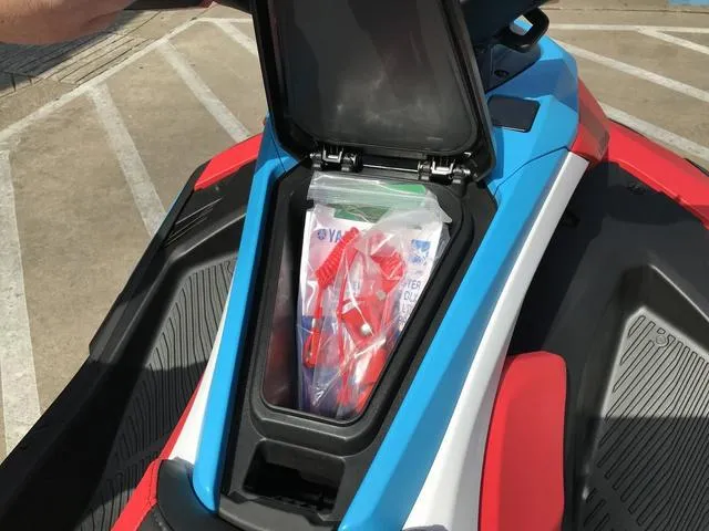 Slide: The Image of Yamaha JetBlaster DLX 2-Up 2025 - 12